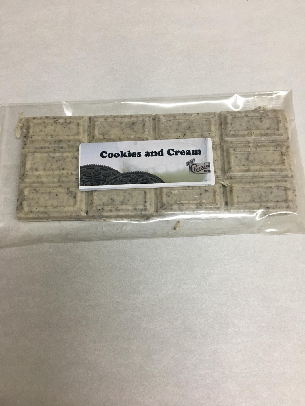 Cookies & Cream Chocolate Bar